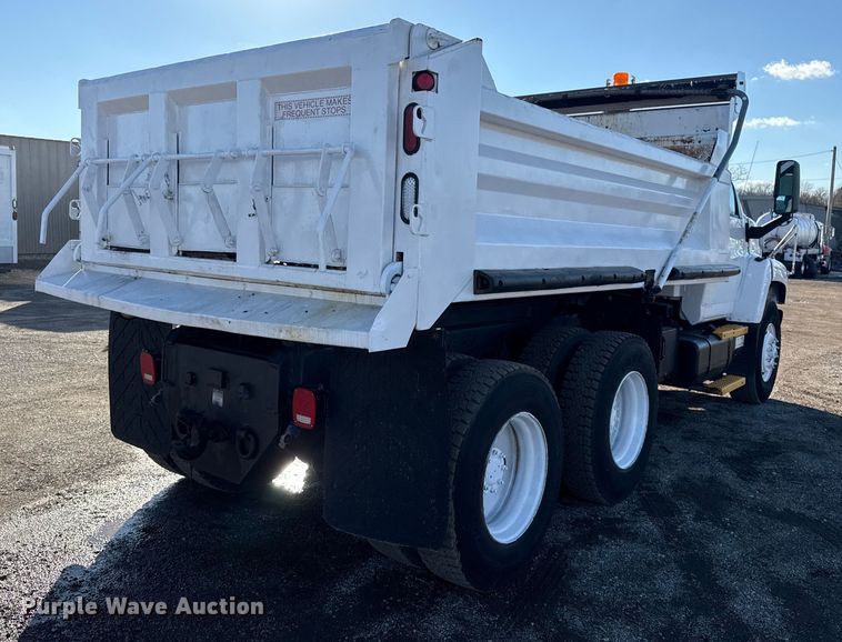 image for item EG1801 2005 GMC C8599 dump truck