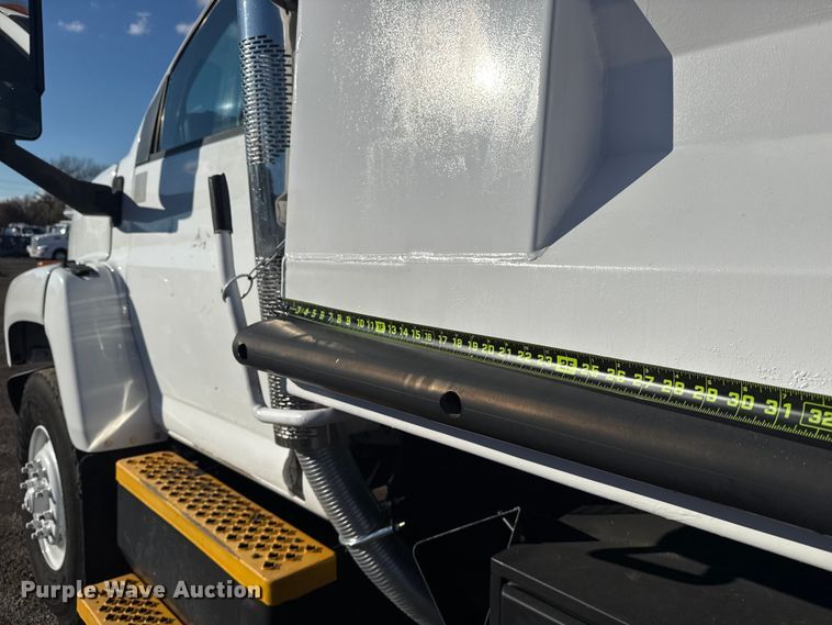 image for item EG1801 2005 GMC C8599 dump truck