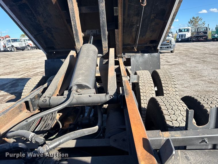 image for item EG1801 2005 GMC C8599 dump truck