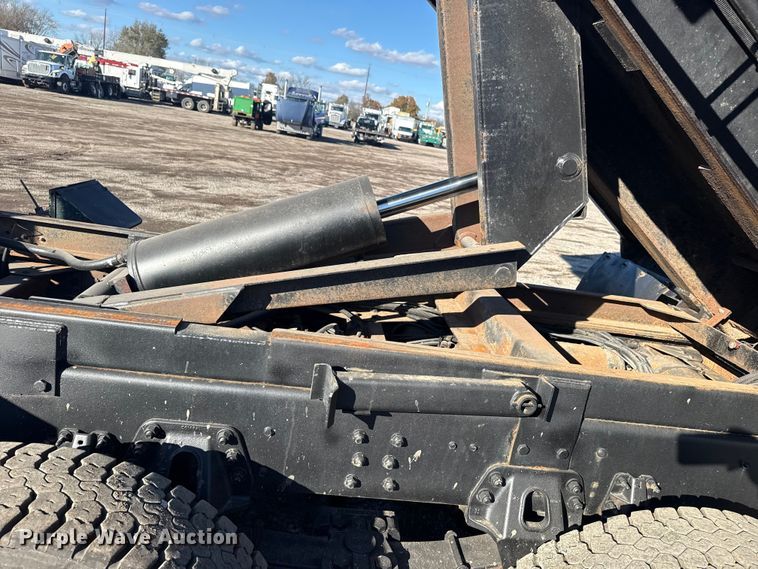 image for item EG1801 2005 GMC C8599 dump truck