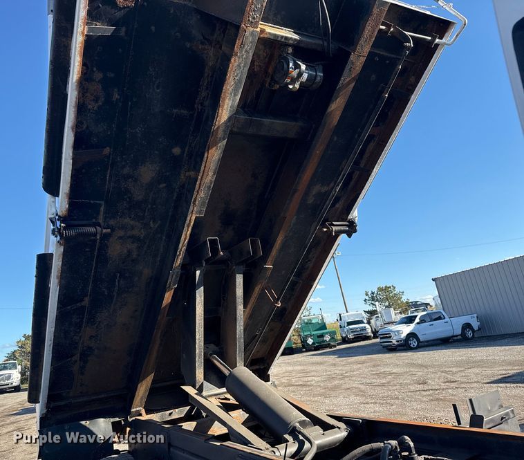 image for item EG1801 2005 GMC C8599 dump truck