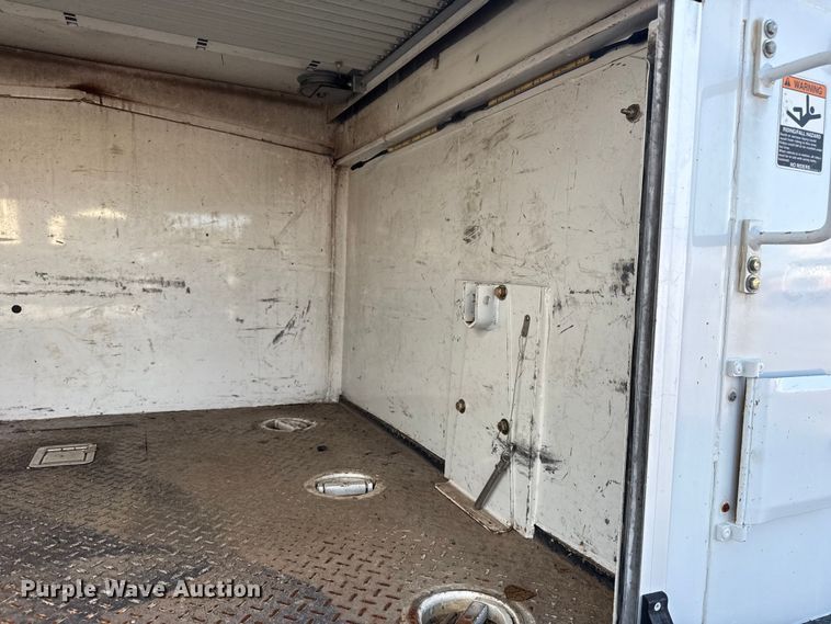 image for item EG1802 2016 Ford F550 Super Duty bucket truck