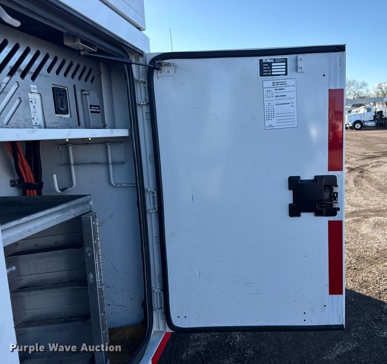 image for item EG1802 2016 Ford F550 Super Duty bucket truck