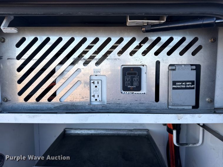 image for item EG1802 2016 Ford F550 Super Duty bucket truck