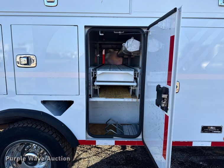 image for item EG1802 2016 Ford F550 Super Duty bucket truck