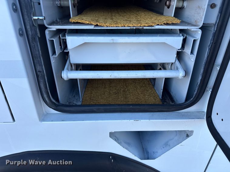 image for item EG1802 2016 Ford F550 Super Duty bucket truck