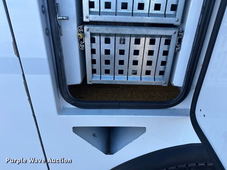 image for item EG1802 2016 Ford F550 Super Duty bucket truck