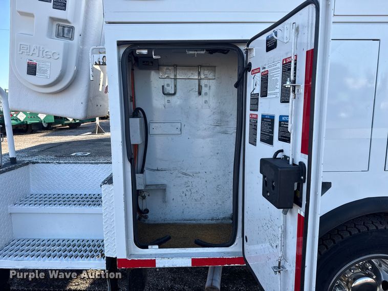 image for item EG1802 2016 Ford F550 Super Duty bucket truck