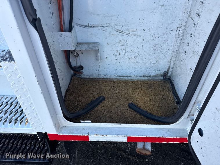 image for item EG1802 2016 Ford F550 Super Duty bucket truck