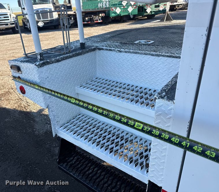 image for item EG1802 2016 Ford F550 Super Duty bucket truck