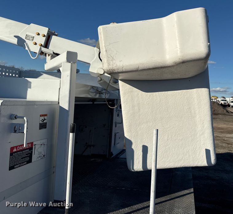 image for item EG1802 2016 Ford F550 Super Duty bucket truck