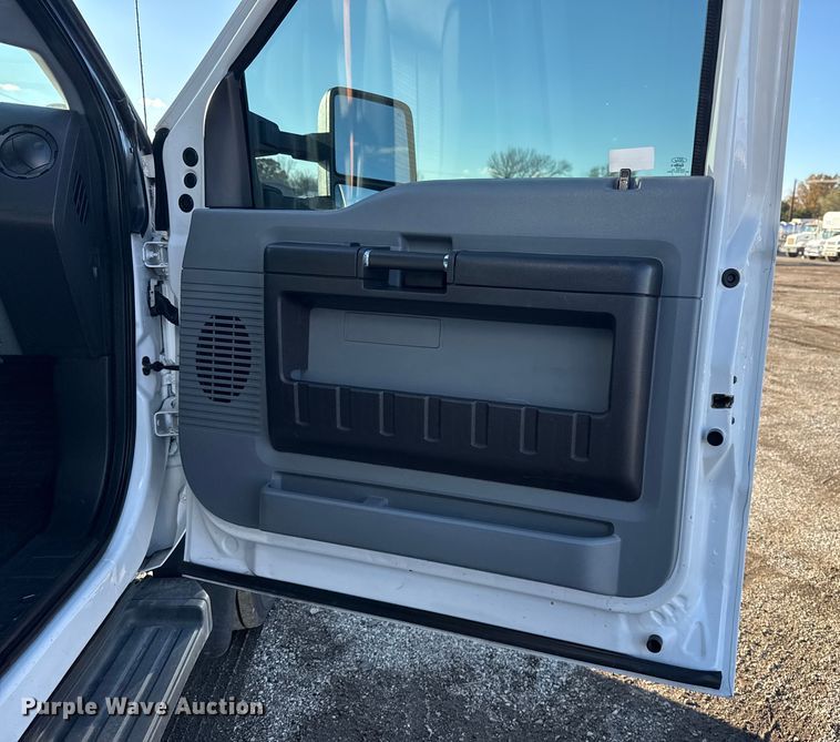 image for item EG1802 2016 Ford F550 Super Duty bucket truck