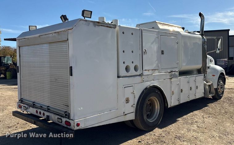 image for item EG8269 2006 Peterbilt 335 fuel truck