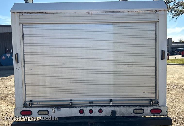 image for item EG8269 2006 Peterbilt 335 fuel truck