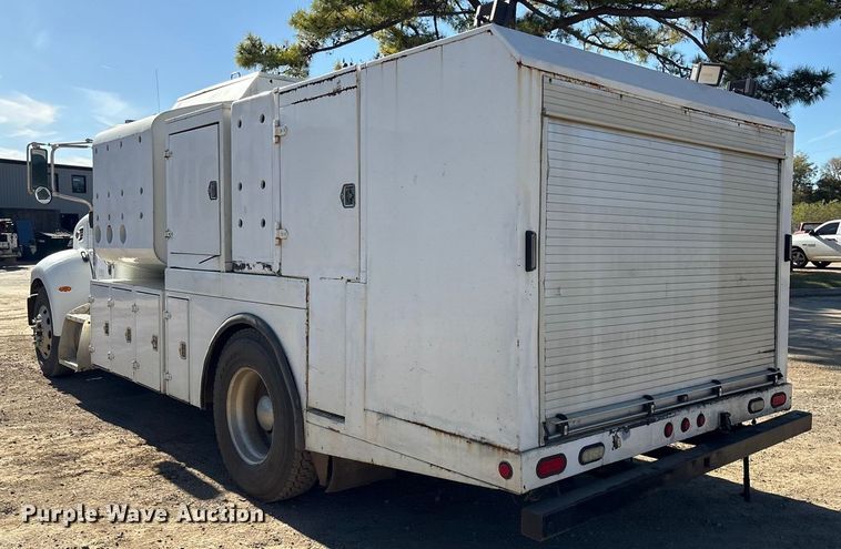 image for item EG8269 2006 Peterbilt 335 fuel truck