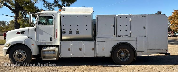 image for item EG8269 2006 Peterbilt 335 fuel truck