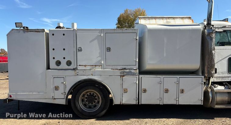 image for item EG8269 2006 Peterbilt 335 fuel truck