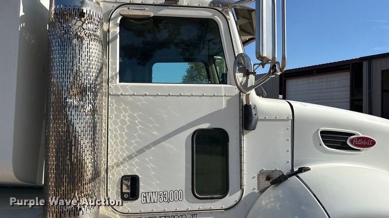 image for item EG8269 2006 Peterbilt 335 fuel truck