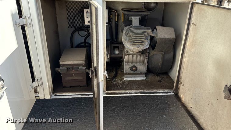 image for item EG8269 2006 Peterbilt 335 fuel truck