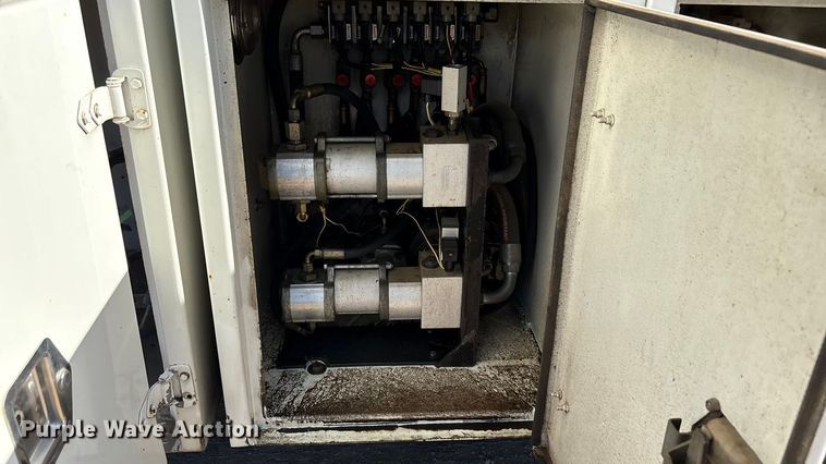 image for item EG8269 2006 Peterbilt 335 fuel truck