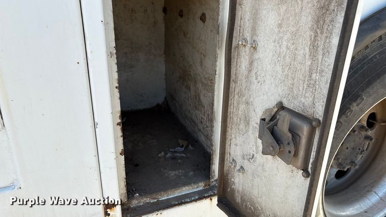 image for item EG8269 2006 Peterbilt 335 fuel truck