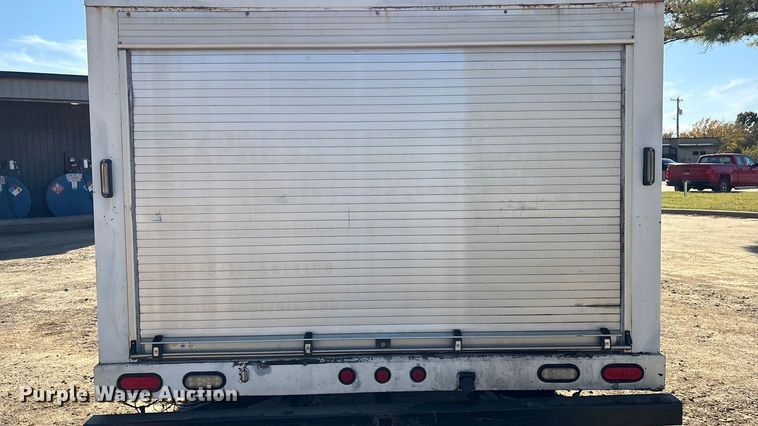 image for item EG8269 2006 Peterbilt 335 fuel truck