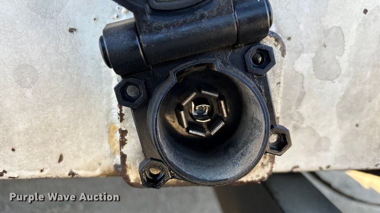 image for item EG8269 2006 Peterbilt 335 fuel truck