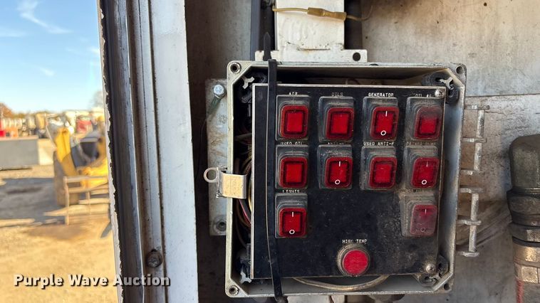 image for item EG8269 2006 Peterbilt 335 fuel truck