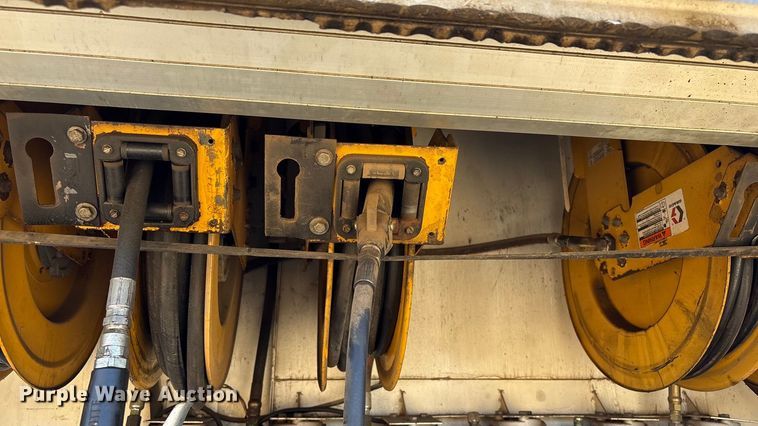 image for item EG8269 2006 Peterbilt 335 fuel truck