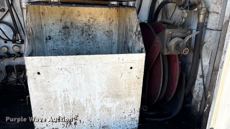 image for item EG8269 2006 Peterbilt 335 fuel truck