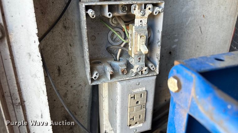 image for item EG8269 2006 Peterbilt 335 fuel truck