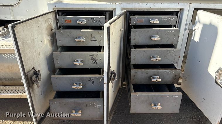 image for item EG8269 2006 Peterbilt 335 fuel truck