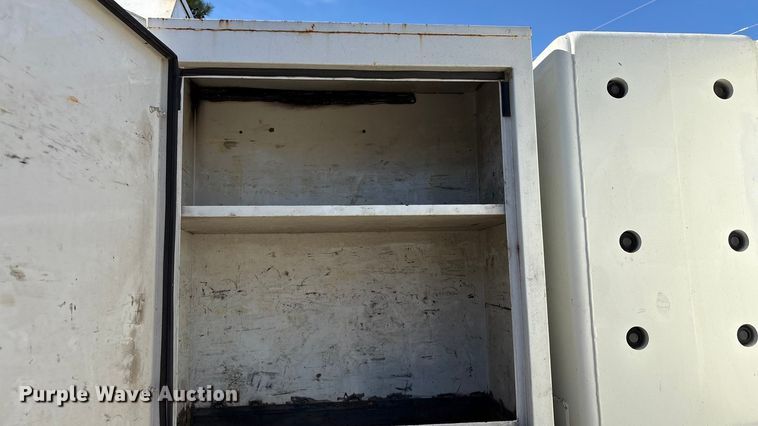 image for item EG8269 2006 Peterbilt 335 fuel truck