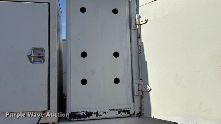 image for item EG8269 2006 Peterbilt 335 fuel truck