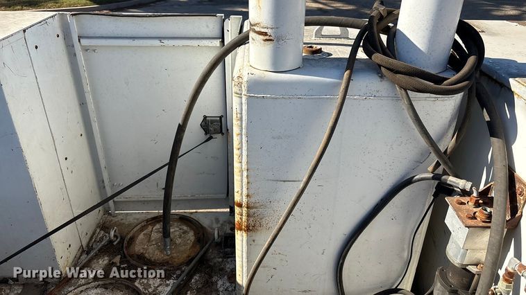 image for item EG8269 2006 Peterbilt 335 fuel truck