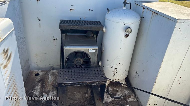 image for item EG8269 2006 Peterbilt 335 fuel truck