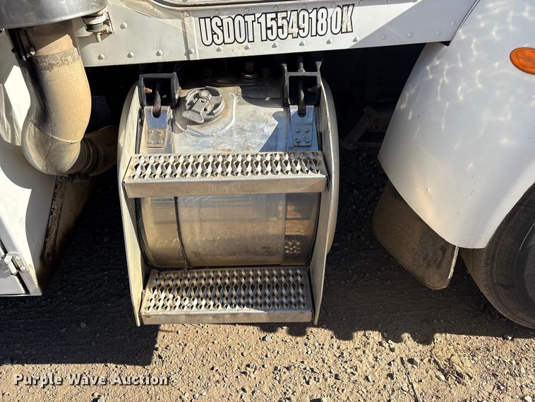 image for item EG8269 2006 Peterbilt 335 fuel truck