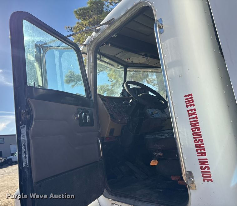 image for item EG8269 2006 Peterbilt 335 fuel truck