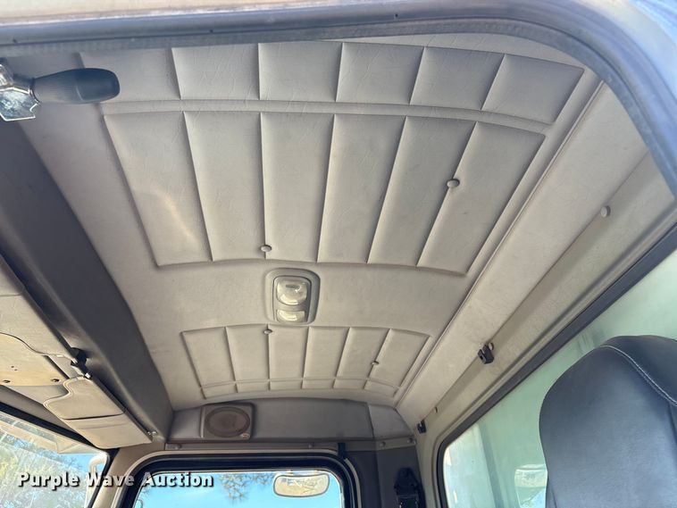 image for item EG8269 2006 Peterbilt 335 fuel truck