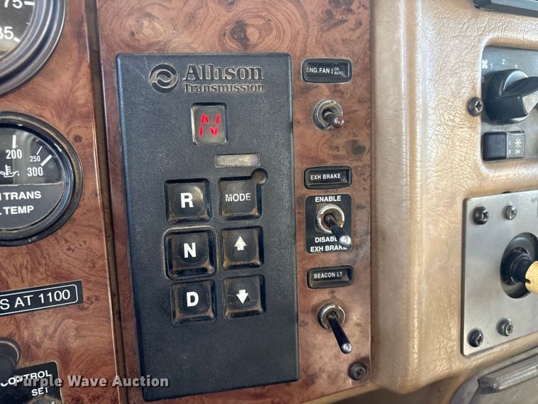 image for item EG8269 2006 Peterbilt 335 fuel truck