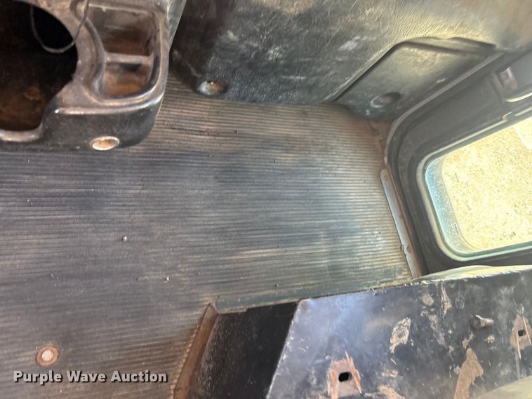 image for item EG8269 2006 Peterbilt 335 fuel truck