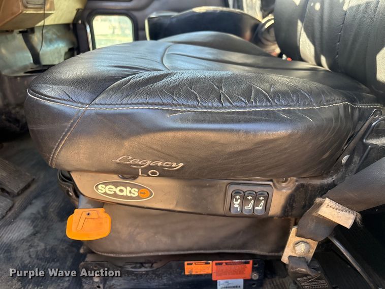 image for item EG8269 2006 Peterbilt 335 fuel truck