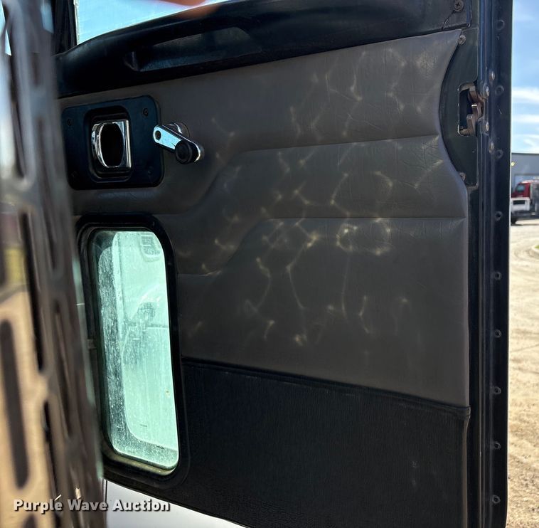 image for item EG8269 2006 Peterbilt 335 fuel truck