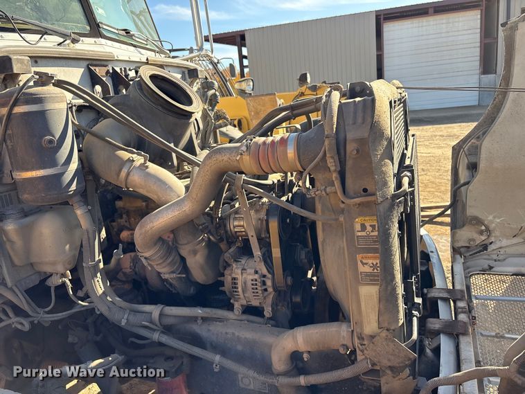 image for item EG8269 2006 Peterbilt 335 fuel truck