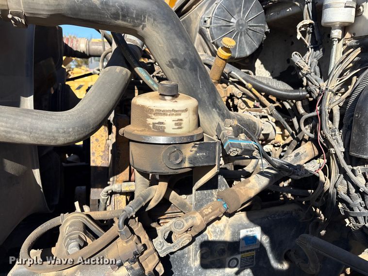 image for item EG8269 2006 Peterbilt 335 fuel truck