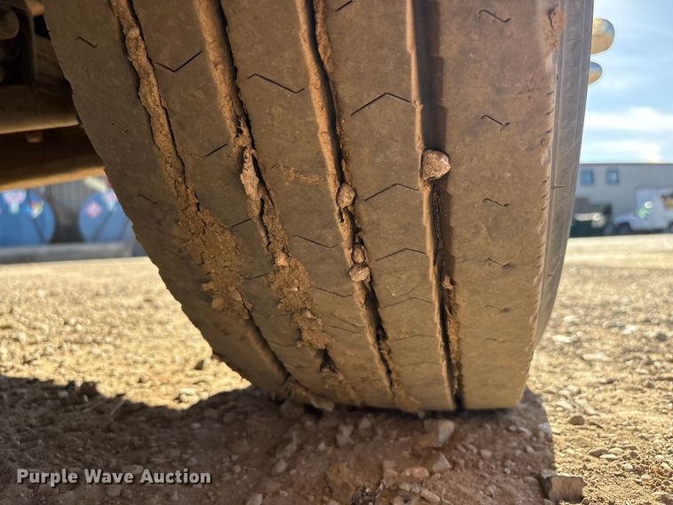 image for item EG8269 2006 Peterbilt 335 fuel truck