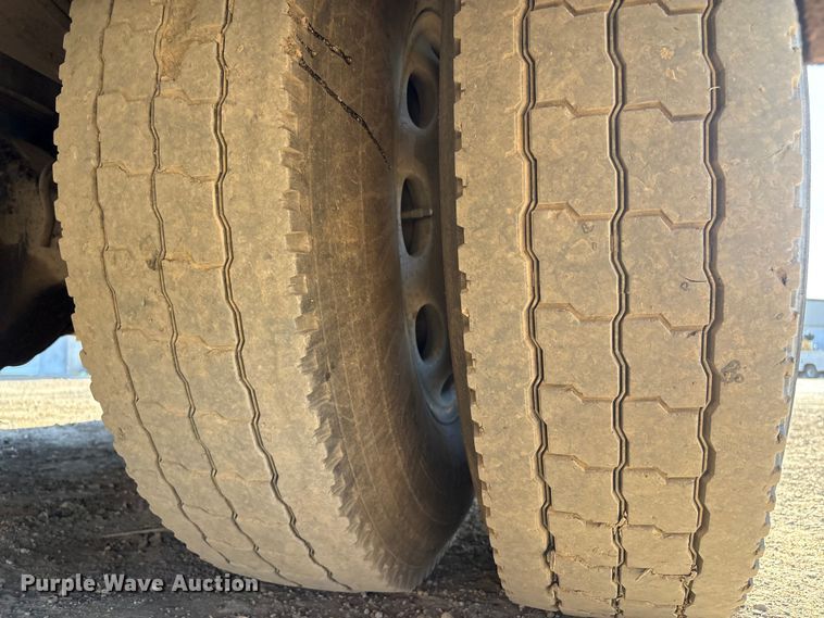 image for item EG8269 2006 Peterbilt 335 fuel truck