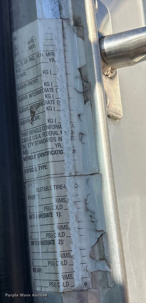 image for item EG8269 2006 Peterbilt 335 fuel truck