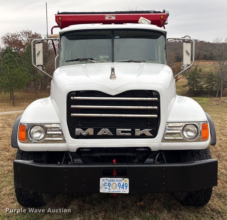 image for item EG8301 2007 Mack CV713 dump truck