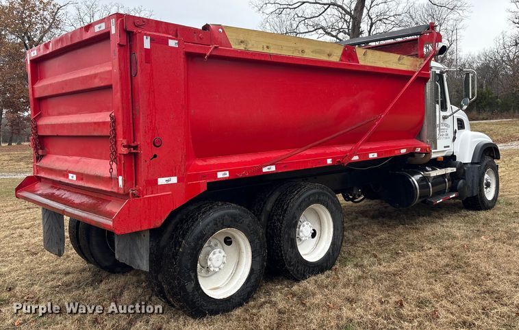 image for item EG8301 2007 Mack CV713 dump truck